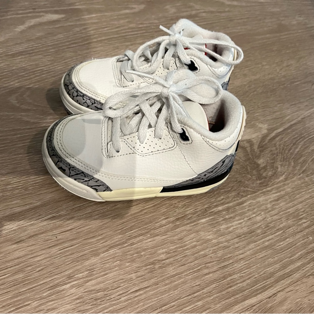 Jordan 3s - Picture 2 of 3